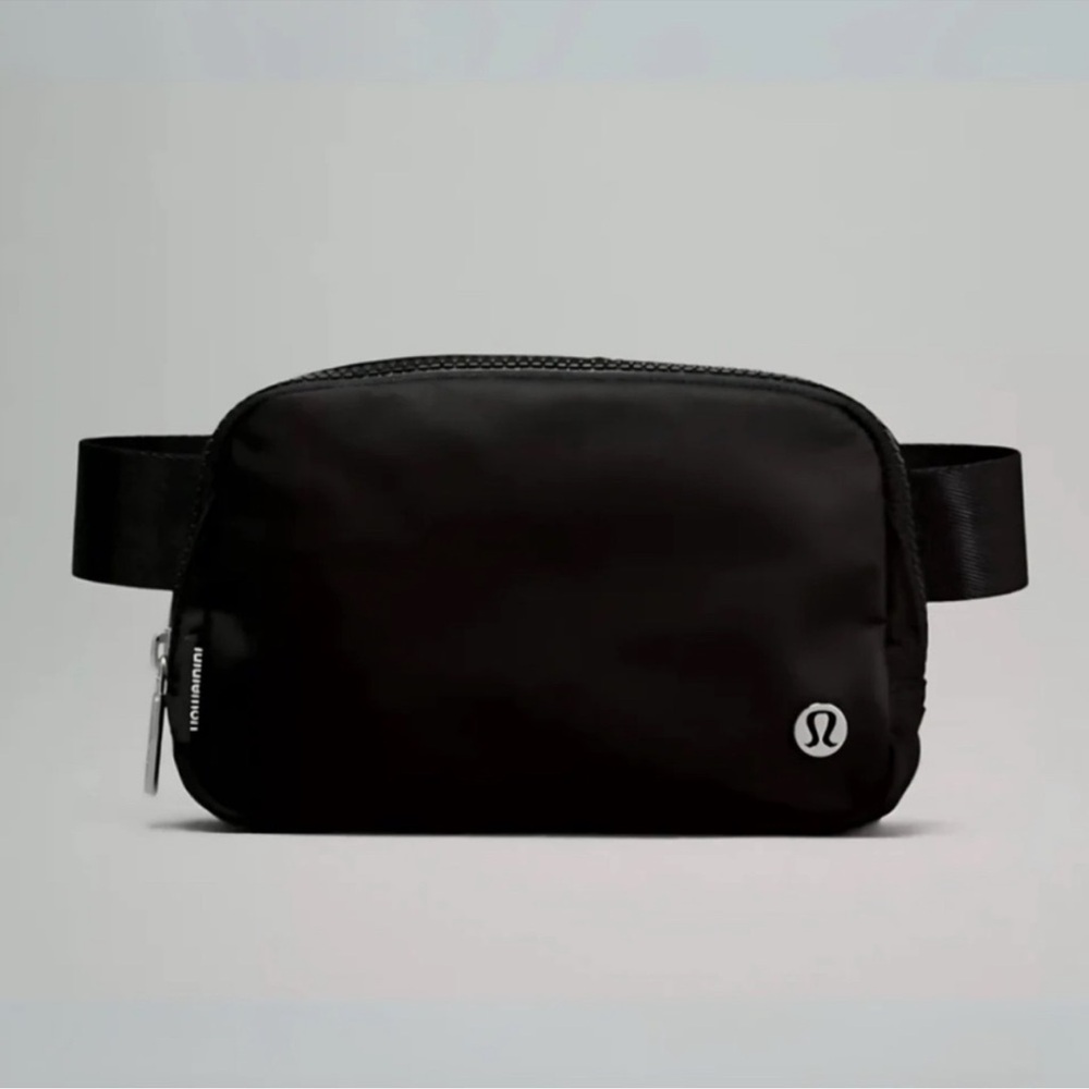 Black Lululemon Everywhere Belt Bag